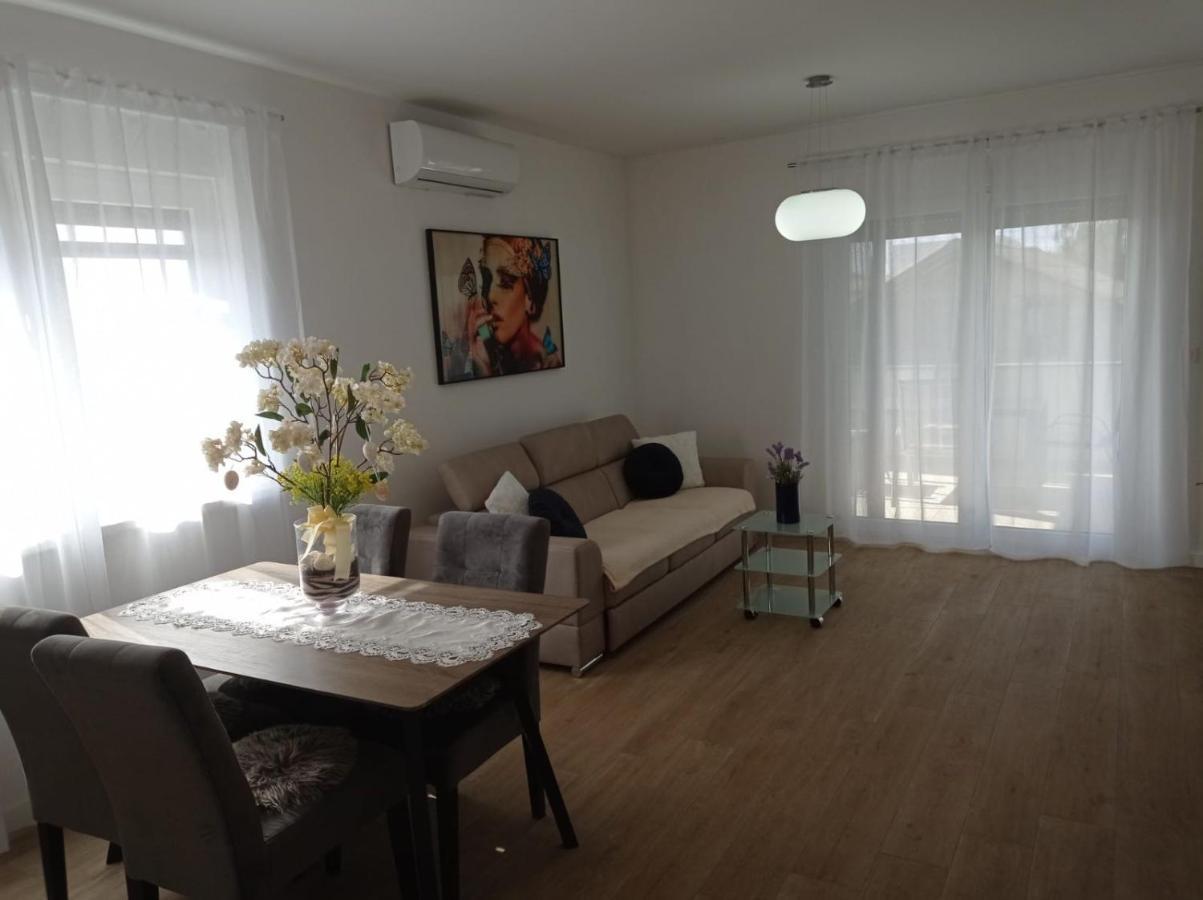Apartman Franc S Vir Bagian luar foto