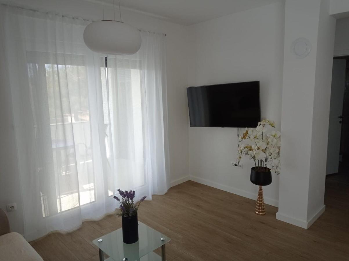 Apartman Franc S Vir Bagian luar foto